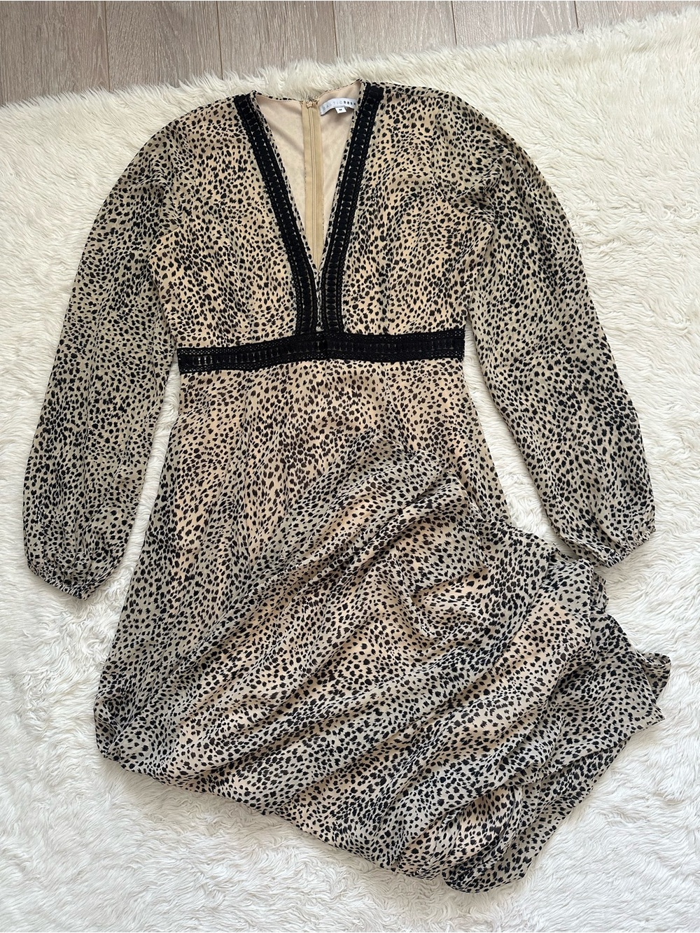 Baltic Born Dress Cha Cha Print Maxi Leopard Cheetah Long Sleeve V-neck Sz M - Picture 2 of 15